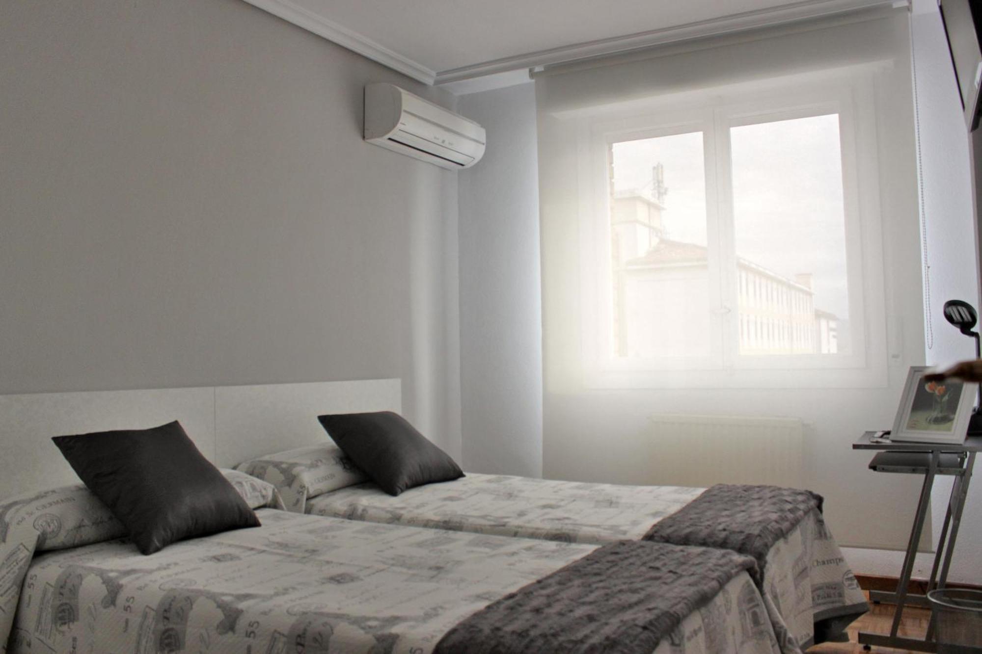 Pension Mayte Памплона Экстерьер фото